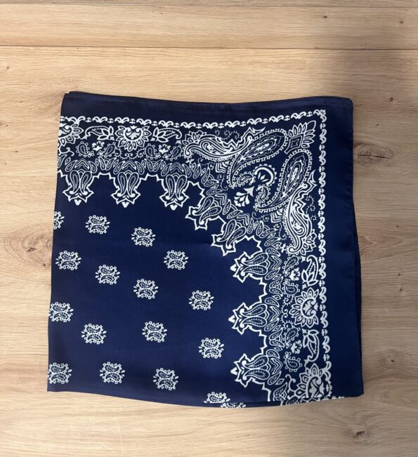 pañuelo bandana tendencia moda mujer seda