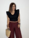 camiseta canalé volantes negra tendencia verano 2025