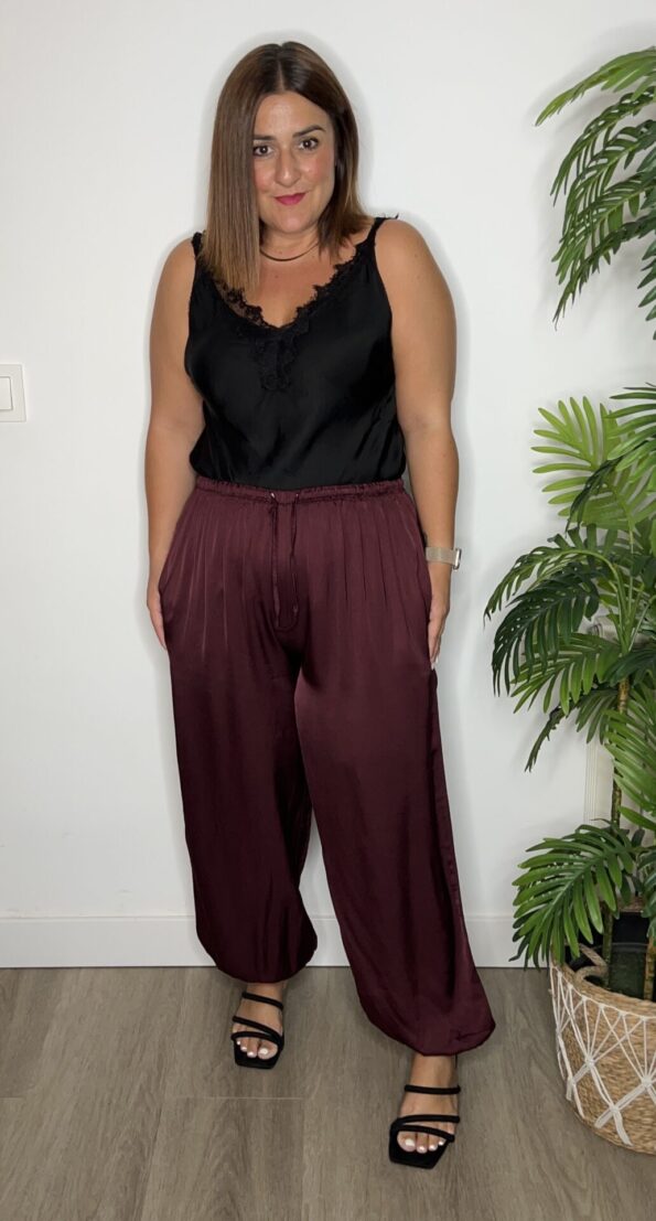 pantalón bombacho satinado granate moda joven mujer