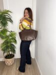 Bolso shopper estructurado en marron chocolate tendencias otoño invierno mujer joven 2025