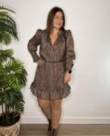 vestido corto gasa chocolate estampado moda mujer joven tendencia otoño invierno 2025