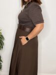 vestido combinado marrón chocolate moda mujer joven tendencia moda 2025