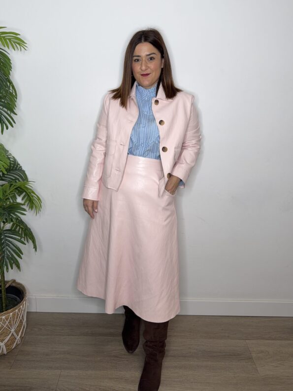 Falda polipiel rosa moda mujer tendencia 2026