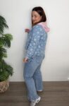 chaqueta denim vaquera estampado floral tendencia moda mujer joven