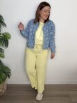 chaqueta denim vaquera estampado floral tendencia moda mujer joven