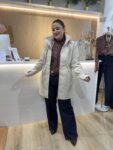 Parka impermeable de mujer elegante y urbana moda mujer tendencias