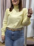 camisa amarilla tendencia moda mujer 40