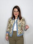 Chaqueta denim tapicería moda tendencia primavera mujer joven