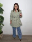 Chaqueta gabardina tendencia moda mujer kaki verde joven