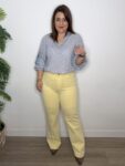 Pantalón vaquero con bolsillos plastón – VísteteConB