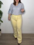 Pantalón vaquero con bolsillos plastón – VísteteConB