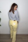 Pantalón vaquero con bolsillos plastón – VísteteConB