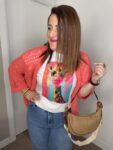 Bandoleras de rafia en forma de media luna para mujer, en color natural y negro, con detalles en acabado cuero. Bolsos de verano estilo boho y mediterráneo, ideales para looks casuales y elegantes. Diseño ligero, cómodo y tendencia 2025.