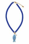Collar cuentas pescao azulmoda tendencia verano cadiz mujer joven