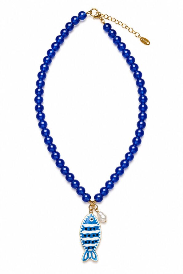 Collar cuentas pescao azulmoda tendencia verano cadiz mujer joven