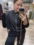 Chaqueta Bomber Satén Negra Mujer – Vístete con B
