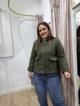 chaqueta-boucle-estilo-chanel-verde-caqui. moda mujer 35 a 45 años