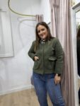 chaqueta-boucle-estilo-chanel-verde-caqui. moda mujer 35 a 45 años